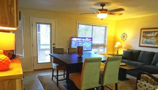 Poolside Queen Cabana with two queen beds, full kitchen and pool access overlooking Lake Ouachita, Hotel Room - Mount Ida - 8