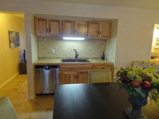 Poolside Queen Cabana with two queen beds, full kitchen and pool access overlooking Lake Ouachita, Hotel Room - Mount Ida - 7