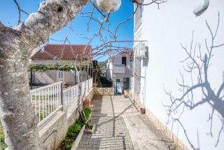 Apartments by the sea Grebastica, Sibenik - 11463 - Grebaštica - 2