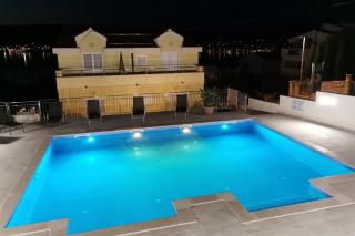 Family friendly apartments with a swimming pool Okrug Gornji, Ciovo - 10401 - 0