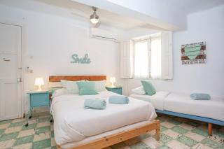 Big Flat in City Center with Patio - Málaga - 2