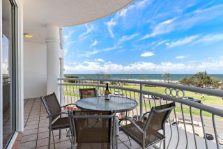 Miss Alex l Beachfront Babe l Pool and Parking - Maroochydore - 9