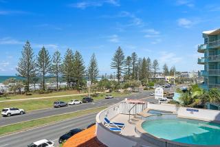 Miss Alex l Beachfront Babe l Pool and Parking - Maroochydore - 7