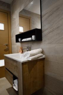 Spacious Deluxe Seaside Escape - 7