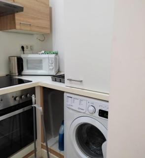 Lovely Modern Historical 1-Bedroom - 4