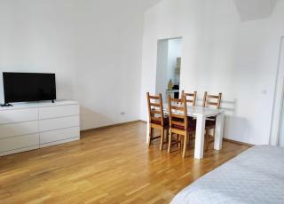 Lovely Modern Historical 1-Bedroom - 6