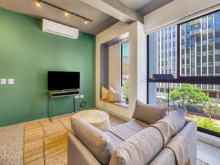 2nd Floor Luxury in City, Pool, Secure, Wifi - 1