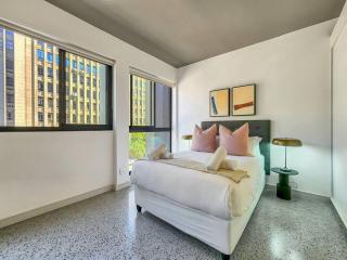 2nd Floor Luxury in City, Pool, Secure, Wifi - 7