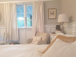 Cabins on Tudor bed & breakfast - 8