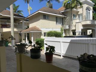 Comfy Stay in Jamaica -Enjoy 7 Miles of White Sand Beach! villa - Negril - 5