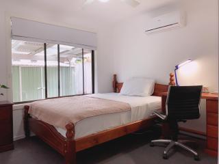 Home Away From Home-(Room1) - Gold Coast - 4