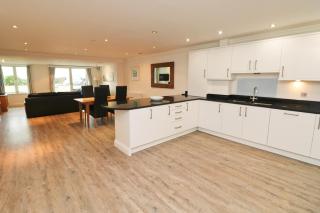 BY THE BEACH, spacious apartment - Saint Merryn - 7