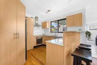 Great 4BR Family Home with Pool + Granny Flat in Broadbeach! - 9
