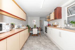 Xtra Large 4 Bedroom House, near Excel, London City and 5 walk to Train Station - 8