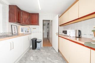 Xtra Large 4 Bedroom House with Heating Sleeps 14 Near Station and ExCeL - 4