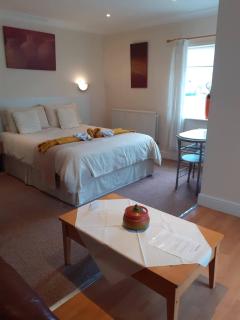 Hogwarts Bed and Continental Breakfast - Sheerness - 4