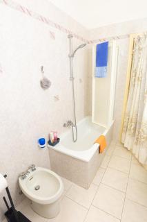 50m dal mare, con giardino e posto auto privati - 1