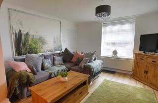 Coastal Cottage with Hot Tub and Garden Sleeps 8 - Skelton - 7