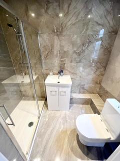 3 Cosy Homes Walking Distance to Mall with Parking Available to Book Separately 3 Bed House Or 1 Bed Apartment Or Studio - Golders Green - 9