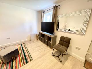 3 Cosy Homes Walking Distance to Mall with Parking Available to Book Separately 3 Bed House Or 1 Bed Apartment Or Studio - Golders Green - 6