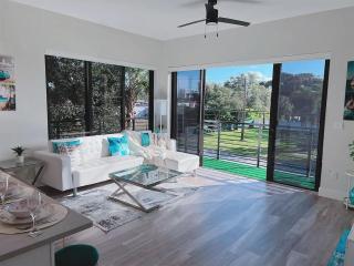 Lux place and cozy 3Beds 2Rooms enjoy life in WPB Gym, EV Station Nearby the downtown and beaches - West Palm Beach - 0