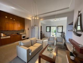 Stay at Beachfront Villa Lilia in Pefkohori, Halkidiki for a Dreamy Vacation - Pefkochori - 3