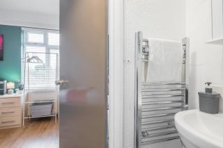 Private Room 6 with Kitchenette by CB Stays no minimum stays - Cambridge - 3
