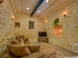 Roam Gozo - The Bunker - Stunning 1 Bed Farmhouse Condo - Rare Find! - Xewkija - 2