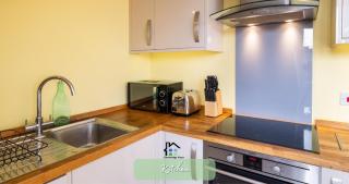 R&O Property Experts - Diamond 2BR Apartment-Central-Parking-Walk to city & train station - 1