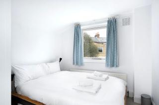 Lovely Top Floor Flat in Vibrant New Cross London - 1