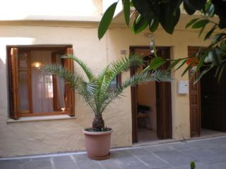 Lilys Apartments - 9
