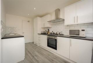 King St Contractor Accommodation 6 bed 6 bath free parking for vans nr Birkenhead by Rework Accommodation - Wallasey - 9