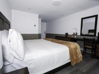 Hamptons Vacation Inn - 3