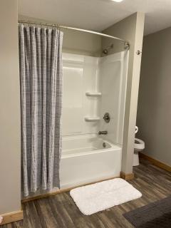 Modern Farmhouse 3 Bed, 2 Bath Apartment, Sleeps 7, Lots of Space, Steps to Downtown, Honeywell & Eagles Theater - Wabash - 4