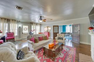 The Pink Azalea - Tyler Home with Yard and Patio! - Tyler - 4