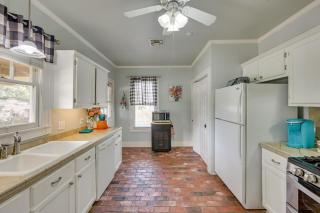 The Pink Azalea - Tyler Home with Yard and Patio! - Tyler - 1