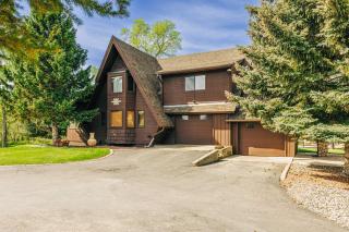 Serene Creekside Sheridan Getaway Mountain Views! - 8