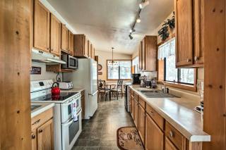 Serene Creekside Sheridan Getaway Mountain Views! - 2