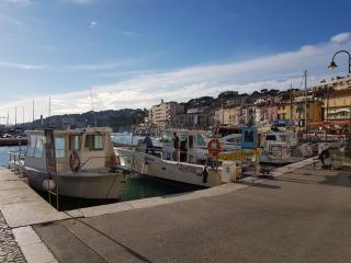 Cassis centre 100 m du port place parking - Cassis - 1