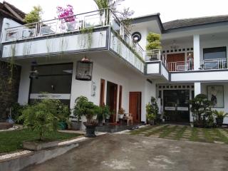 Nexdeco House Homestay Syariah Solo - Solo - 9