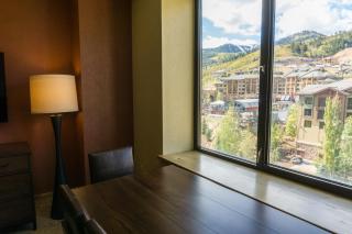 Next to the Red Pine Gondola for Great Winter View - Park City - 5