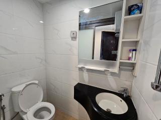 Apartement Skyhouse Bsd TL26K By LiviRooms Tangerang - Samporo - 4