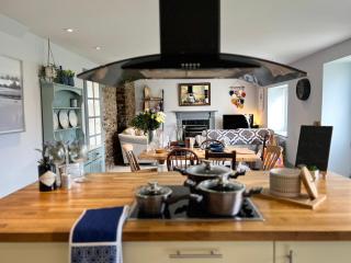Spacious 4 Bedroom Farmhouse - Pembrokeshire - 0