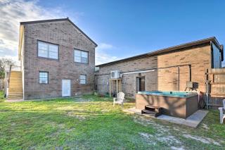 Convenient Apt with Golf Carts and Grill Access! - Galveston - 8