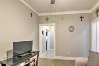 Convenient Apt with Golf Carts and Grill Access! - Galveston - 5