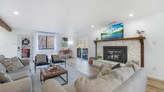 Lake front House w/ Private Dock - Lake Ozark - 3