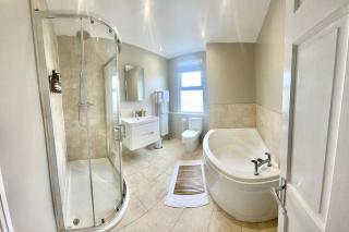 Spacious Modern Victorian House in Rochester - 2