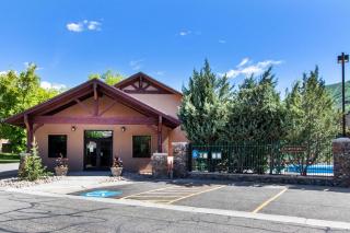 Park Avenue Upgraded 2 Bedroom Condominiums - 7