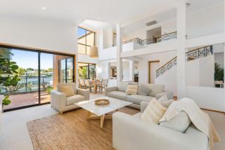 The Waterfront 4 bedroom river front home and pool - Noosaville - 9