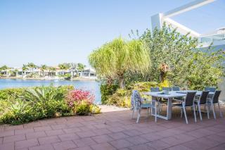 The Waterfront 4 bedroom river front home and pool - Noosaville - 1